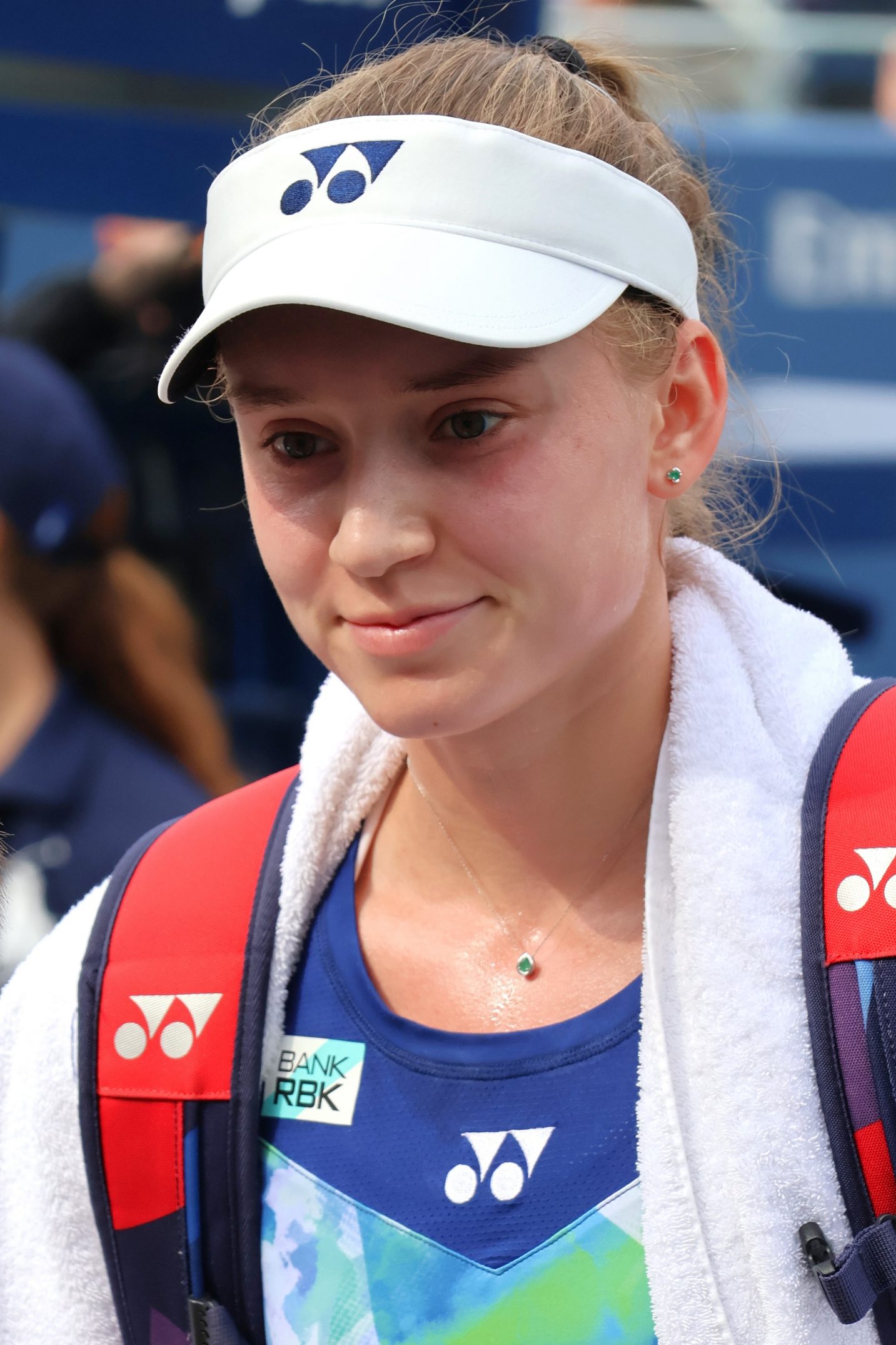 Elena Rybakina : La Nouvelle Étoile du Tennis Féminin