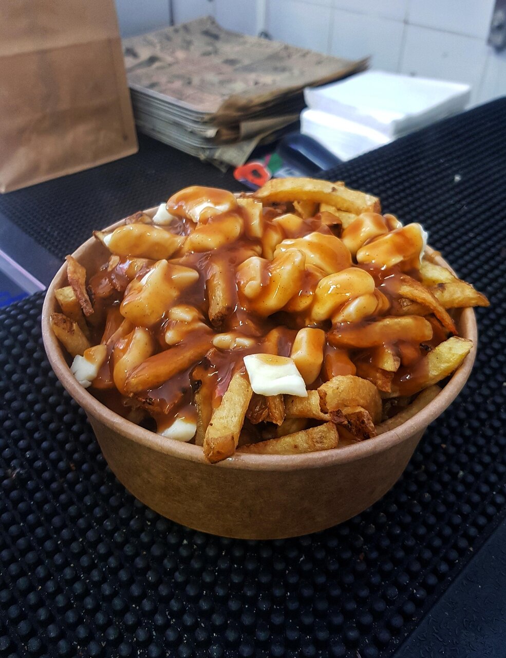 La Poutine : Un Voyage Culinaire au Cœur du Canada