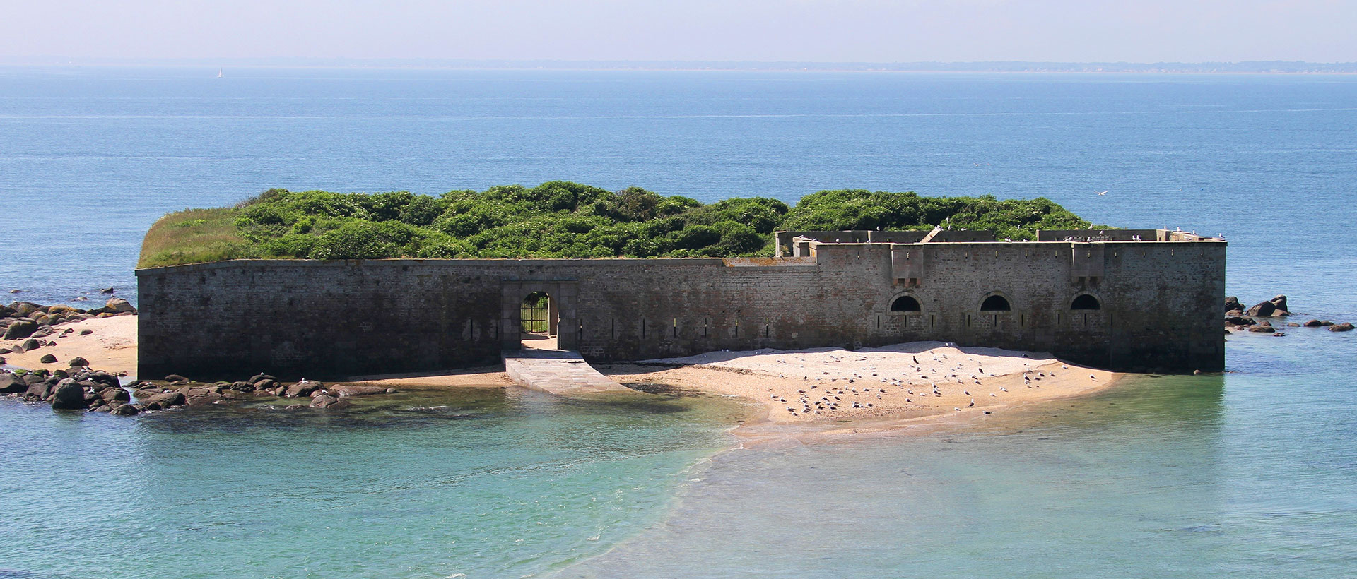 Île Tatihou : Une Évasion au Coeur du Patrimoine Maritime Français