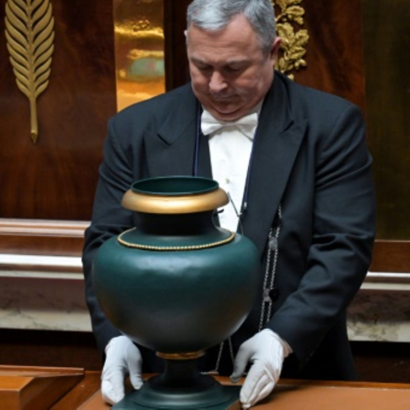 Profil d&rsquo;André Chassaigne: Député et Leader Politique