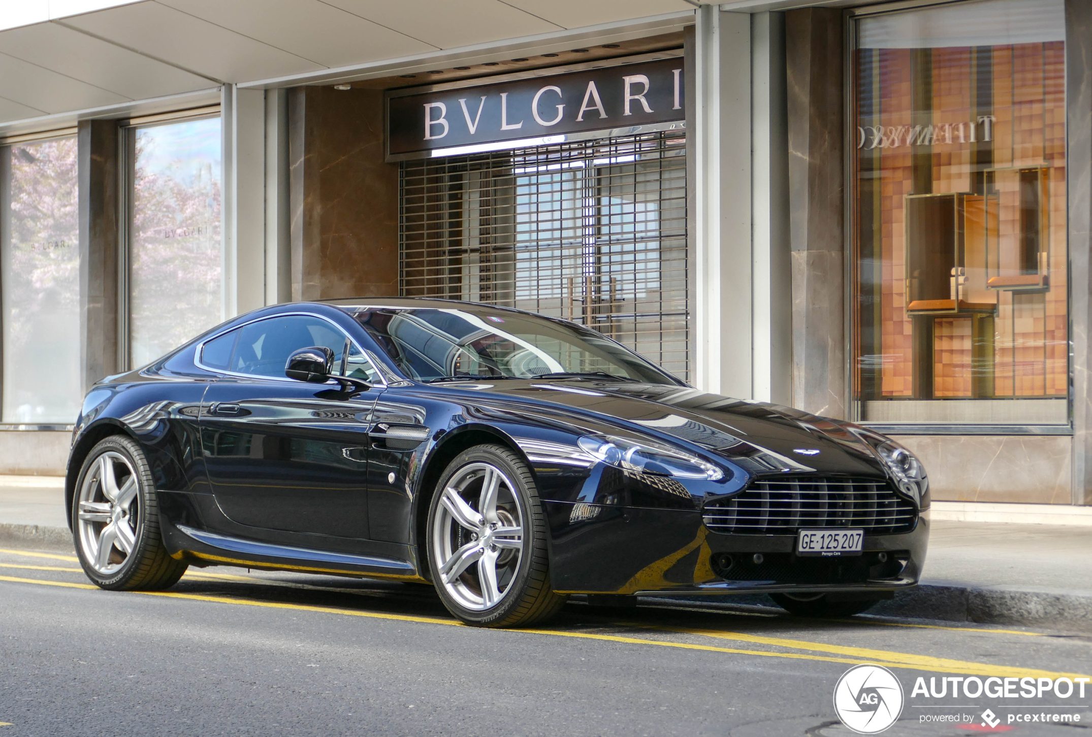 Aston Martin : Entre Tradition et Innovation dans le Monde de l'Automobile