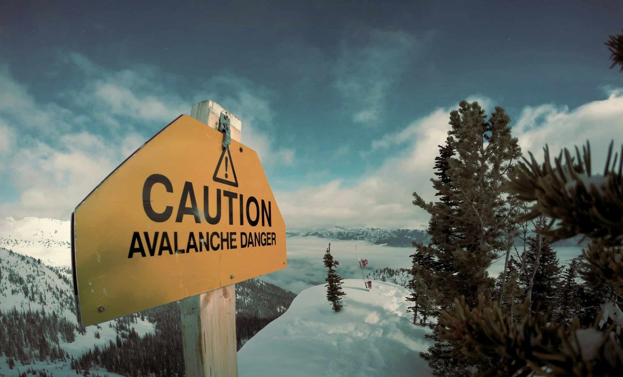 Alerte aux avalanches : Comprendre les risques et les précautions