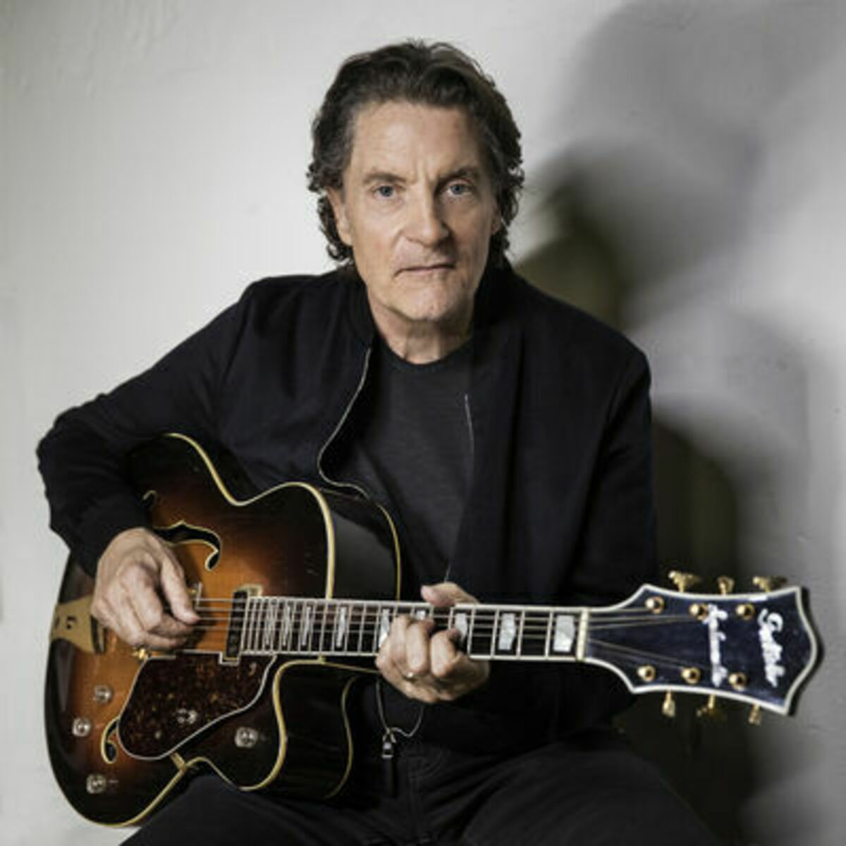 Francis Cabrel : Un voyage à travers sa musique et son héritage