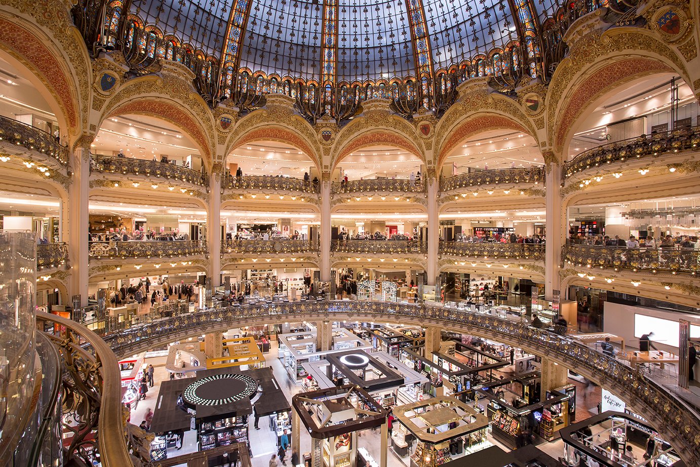 Les Galeries Lafayette : Célébration du Commerce et de la Mode