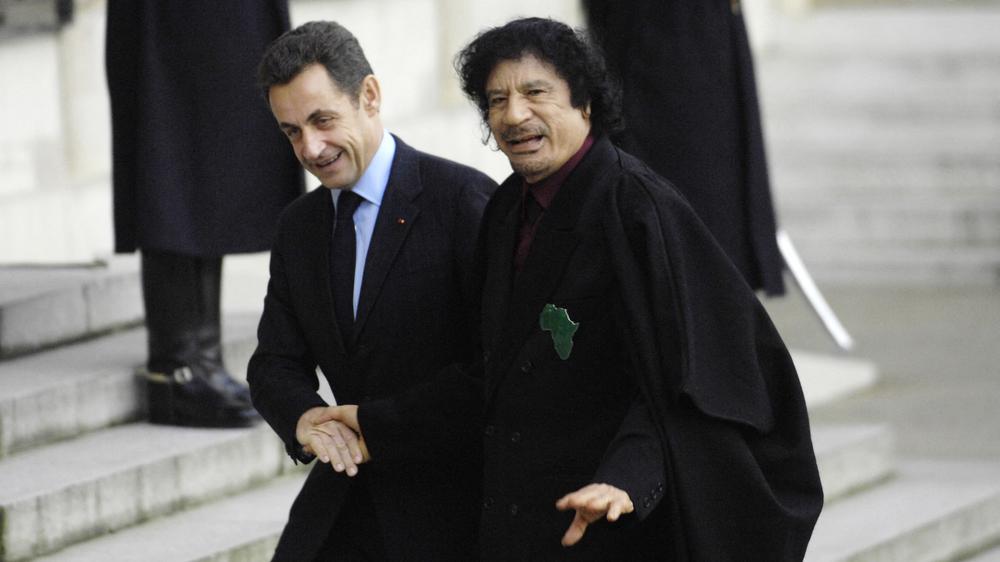 Kadhafi et Sarkozy : Une histoire de pouvoir et de controverse