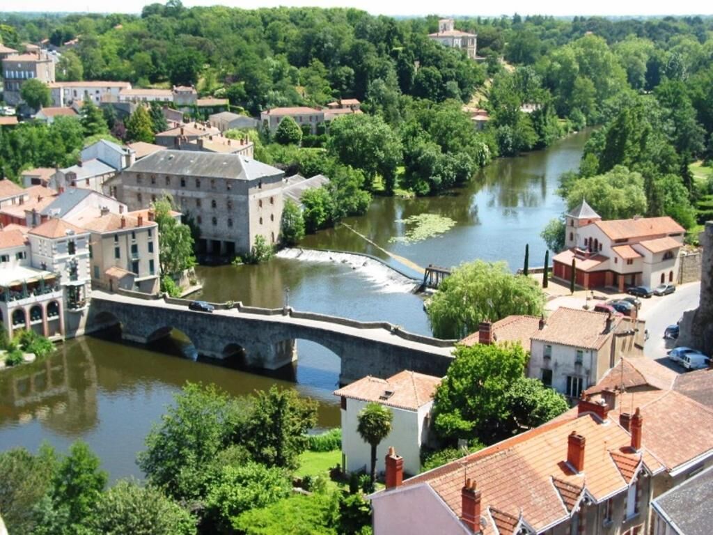 À la Découverte de Clisson : Histoire et Culture