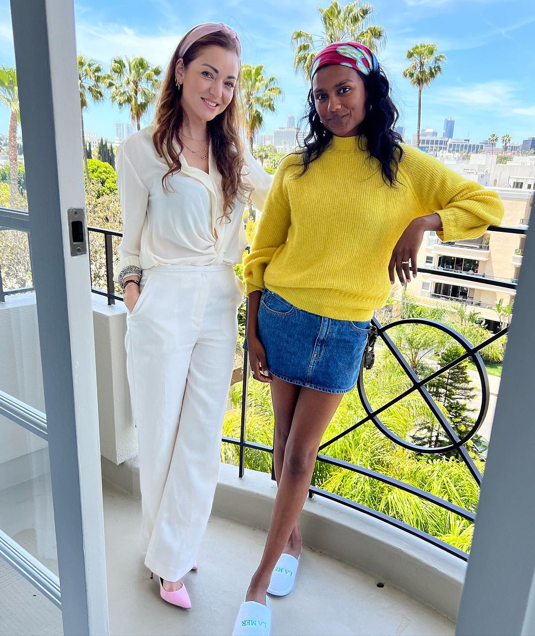 Simone Ashley : Un voyage à travers sa carrière prometteuse