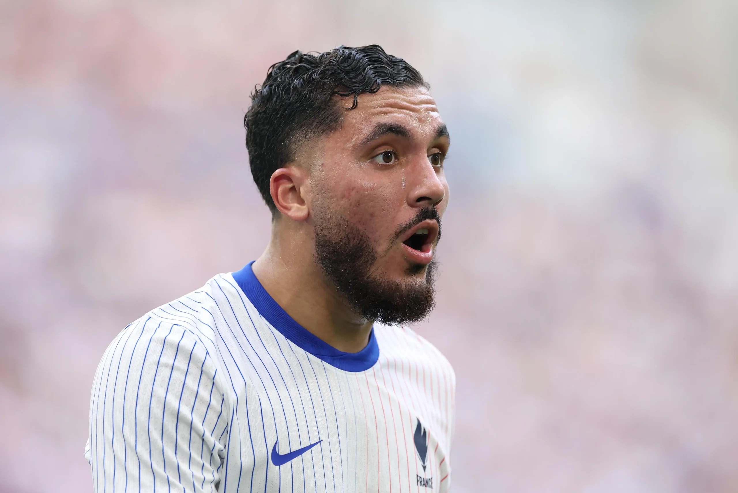 Le Transfert de Rayan Cherki : Analyse et Conséquences