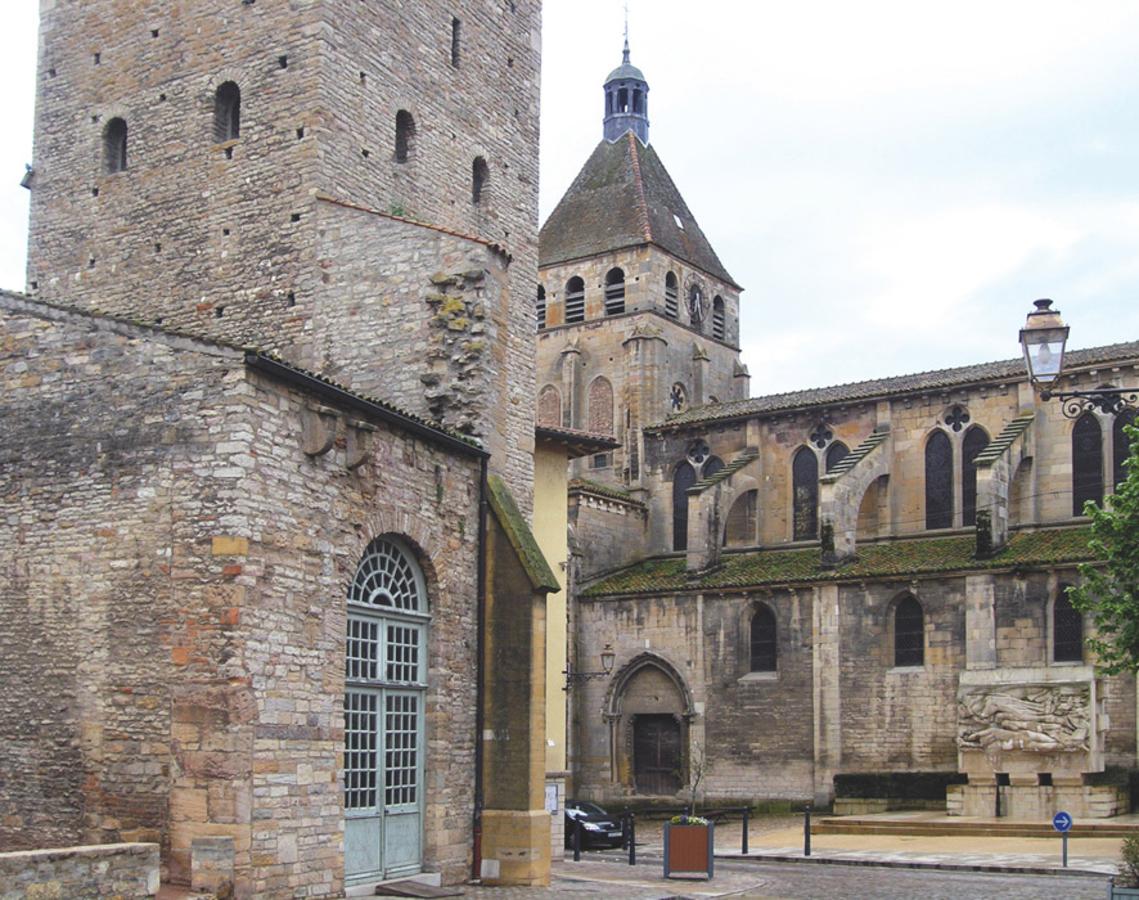 Cluny : Un Voyage à travers l'Histoire et la Culture