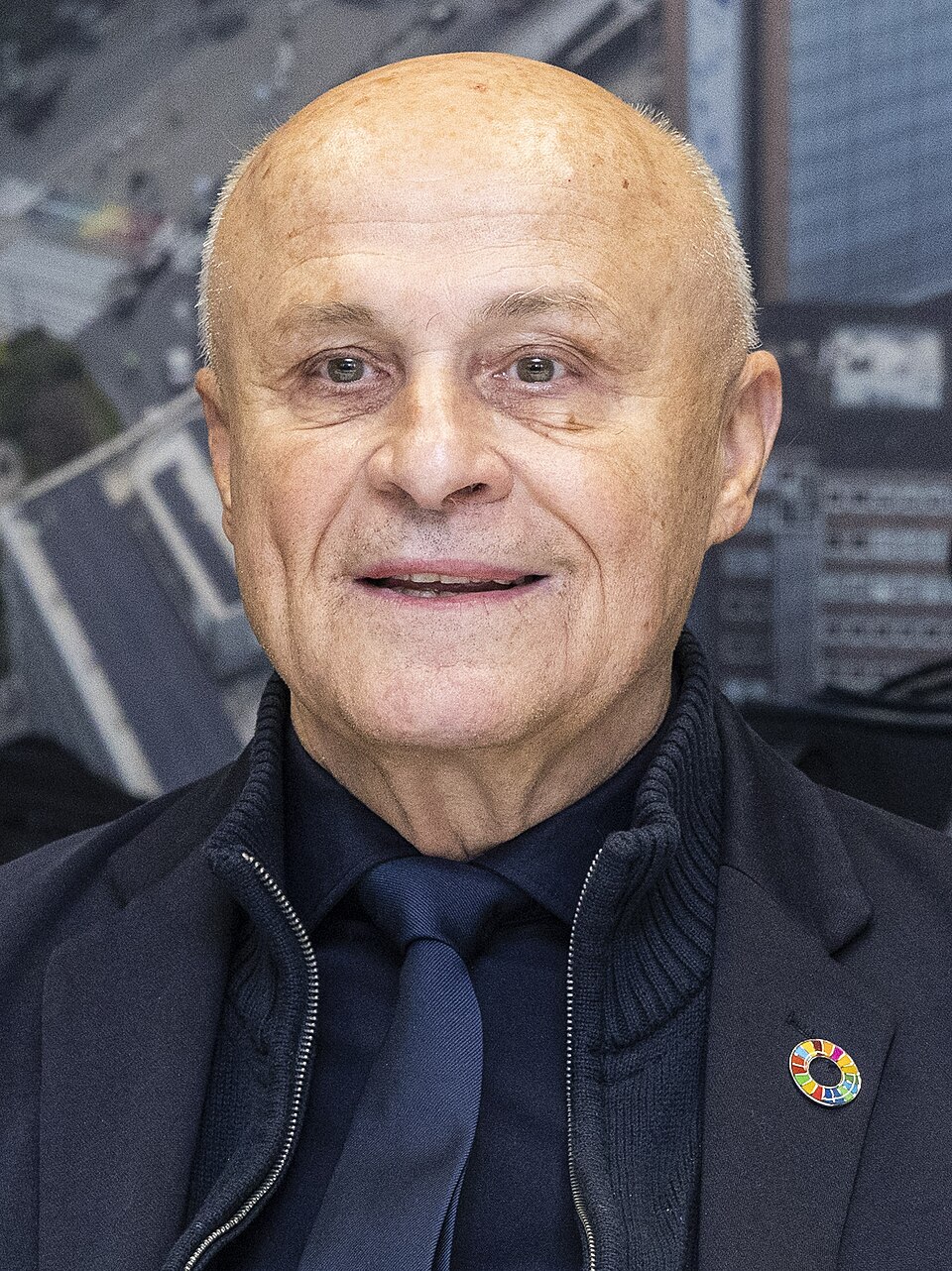 Olivier Poivre d&rsquo;Arvor : Un Public et des Controverses