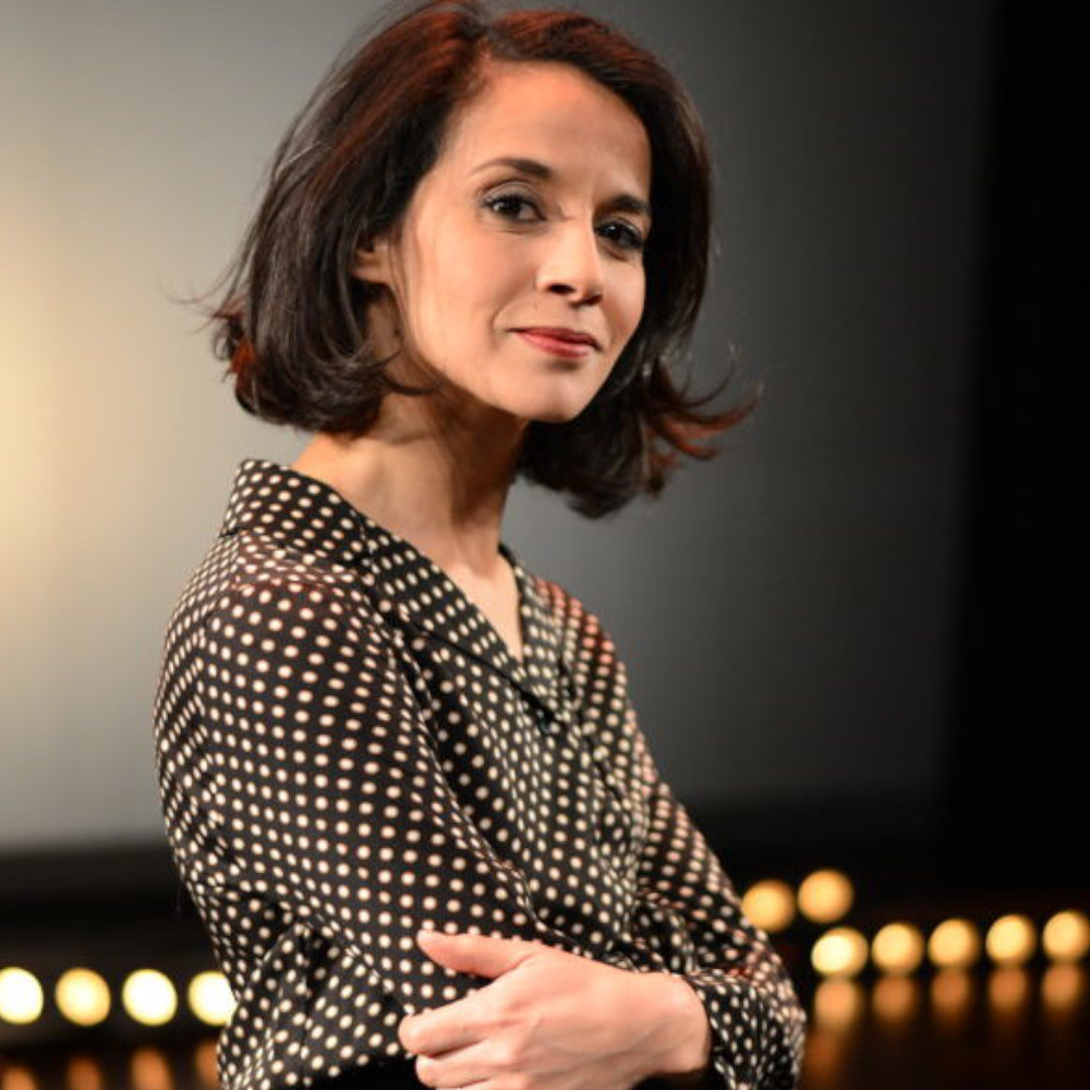 La voix humoristique de Sophia Aram : Engagement et Impact