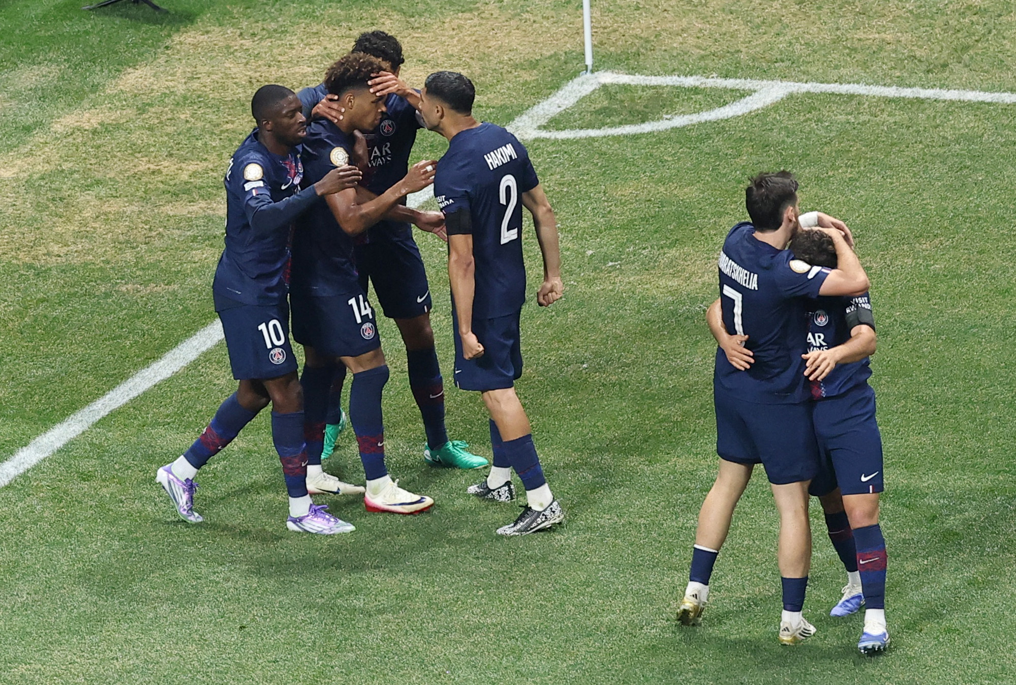 مباراة بي اس جي ضد البايرن: صراع النجوم في دوري الأبطال