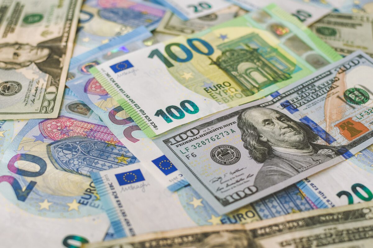 Comprendre l'Évolution du Taux de Change Dollar Euro en 2023