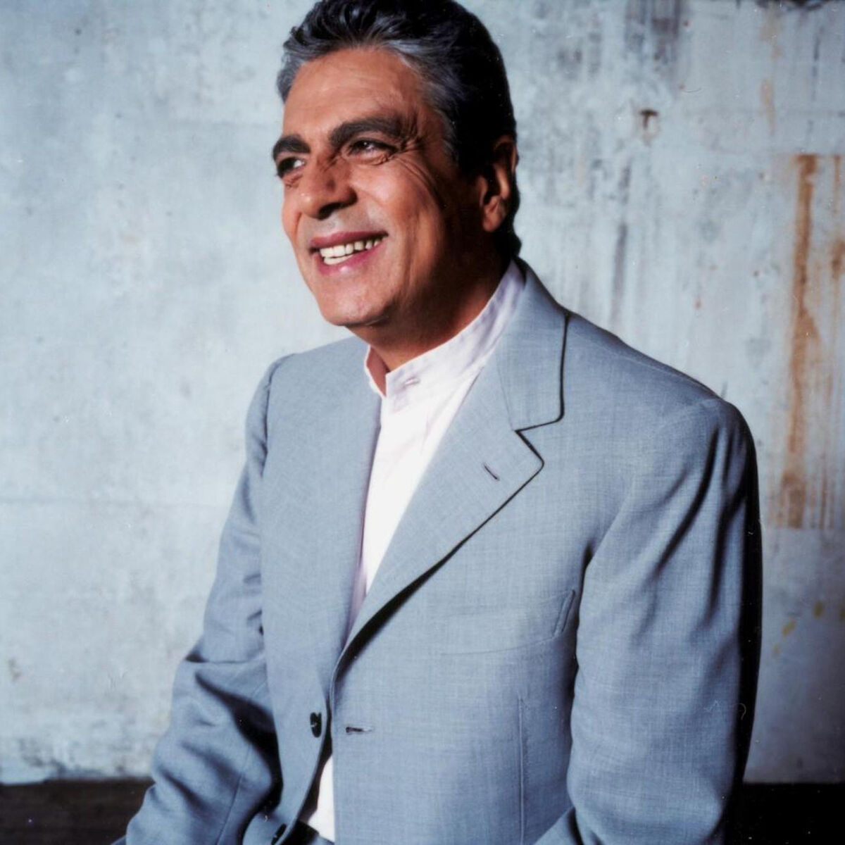 Enrico Macias : Un symbole de musique et de paix
