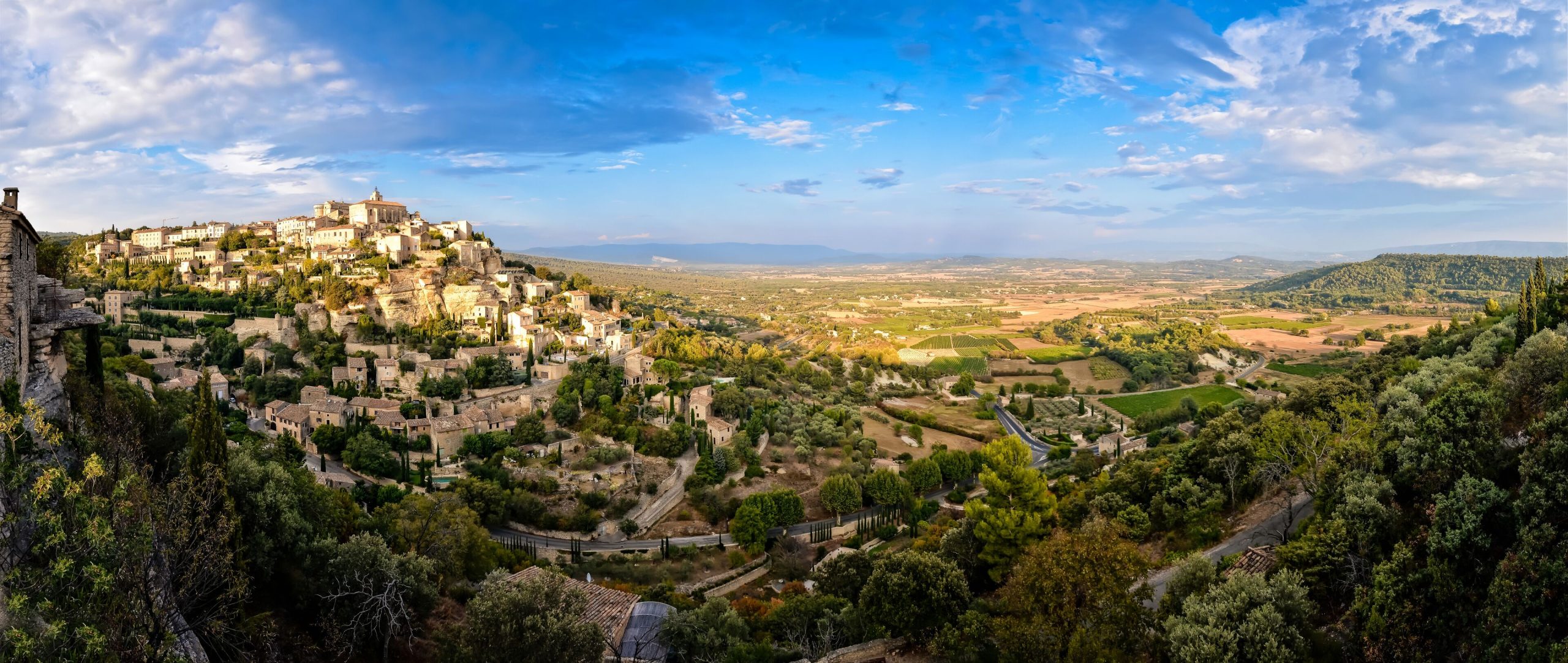 Gordes : Le Charme Provençal en Plein Cœur du Luberon