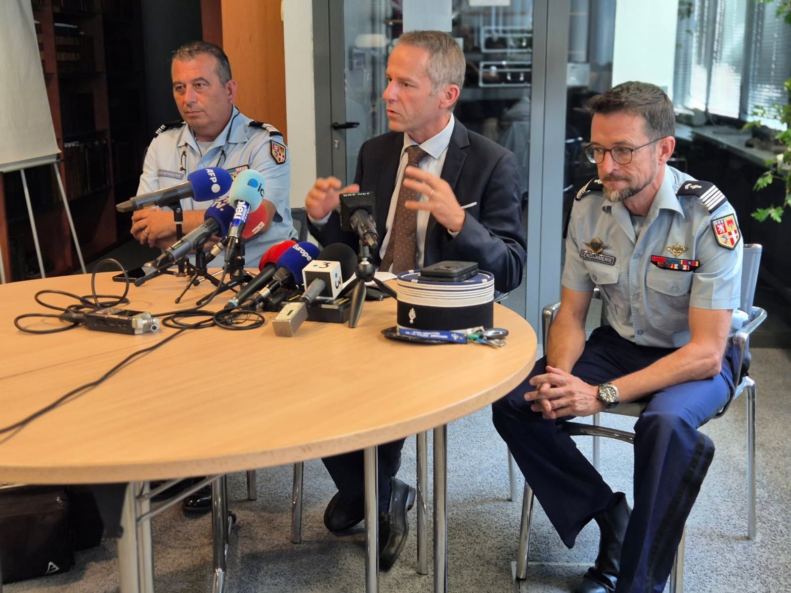 Agression d'un maire en Isère : Analyse d'un phénomène inquiétant