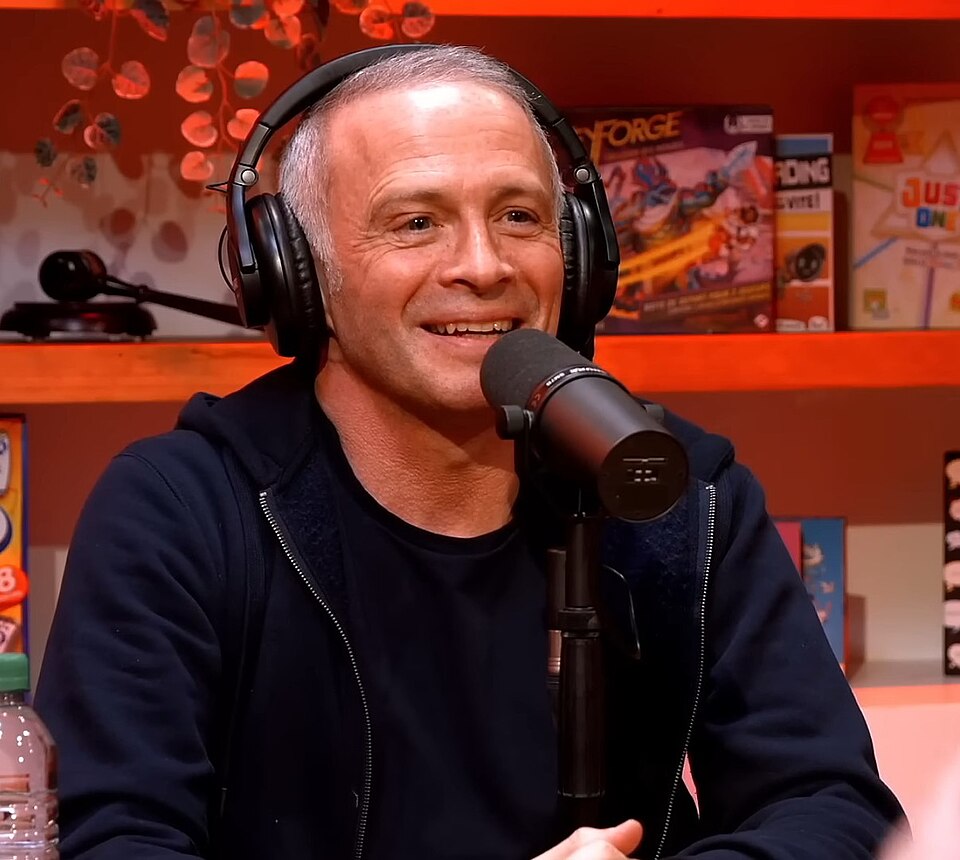 Samuel Étienne : parcours et influence dans le journalisme