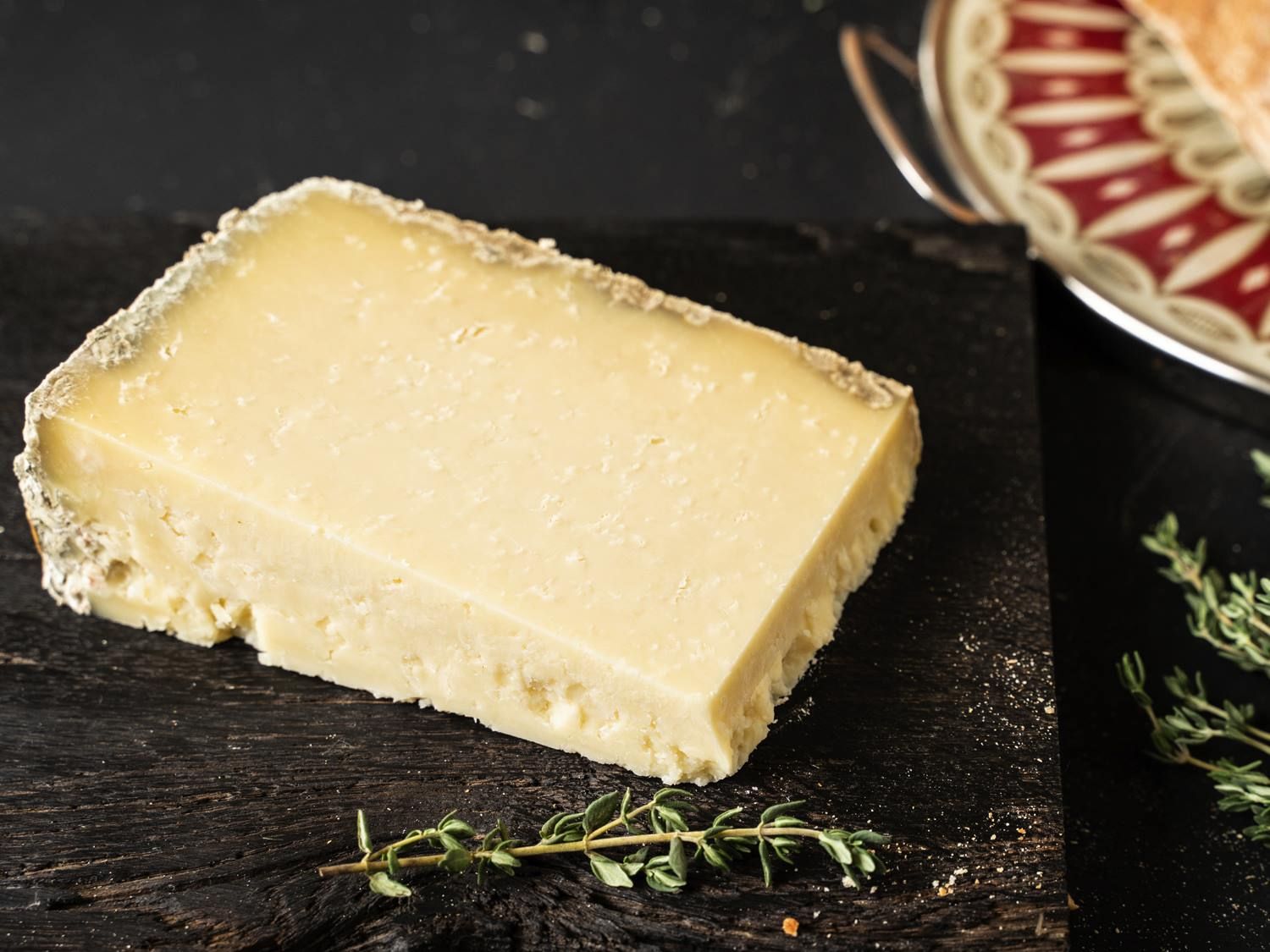 Le Cantal : Un Fromage Iconique de l'Auvergne