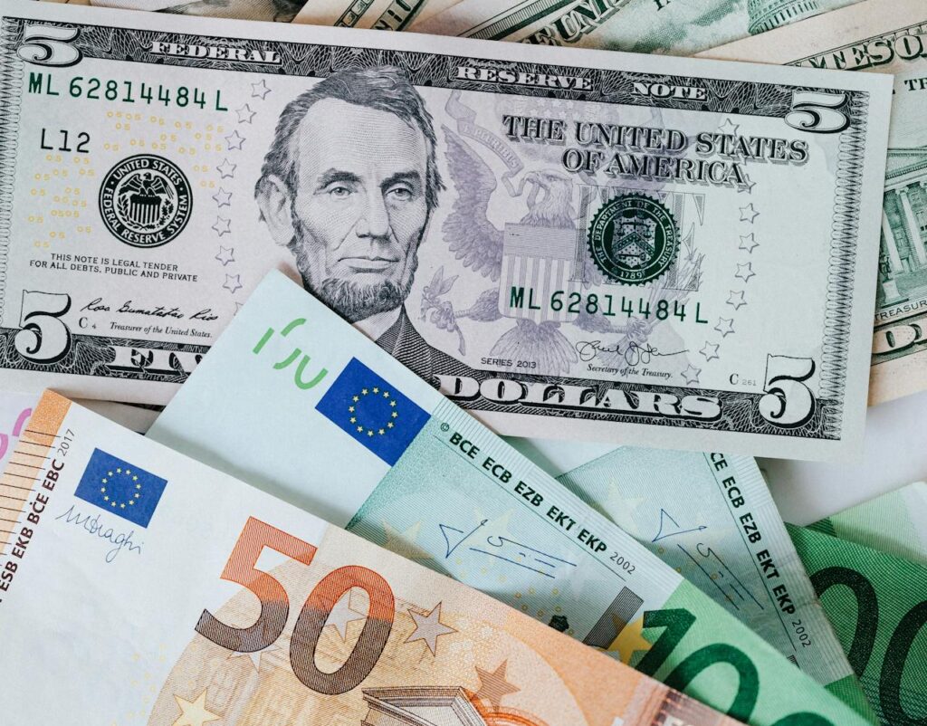 Analyse des Fluctuations de l'Euro Dollar