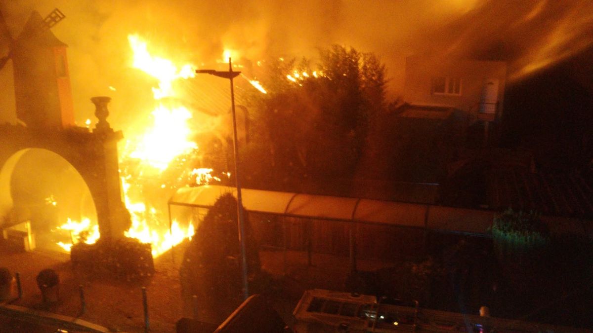 Incendie dévastateur au Moulin Rose de Rouen