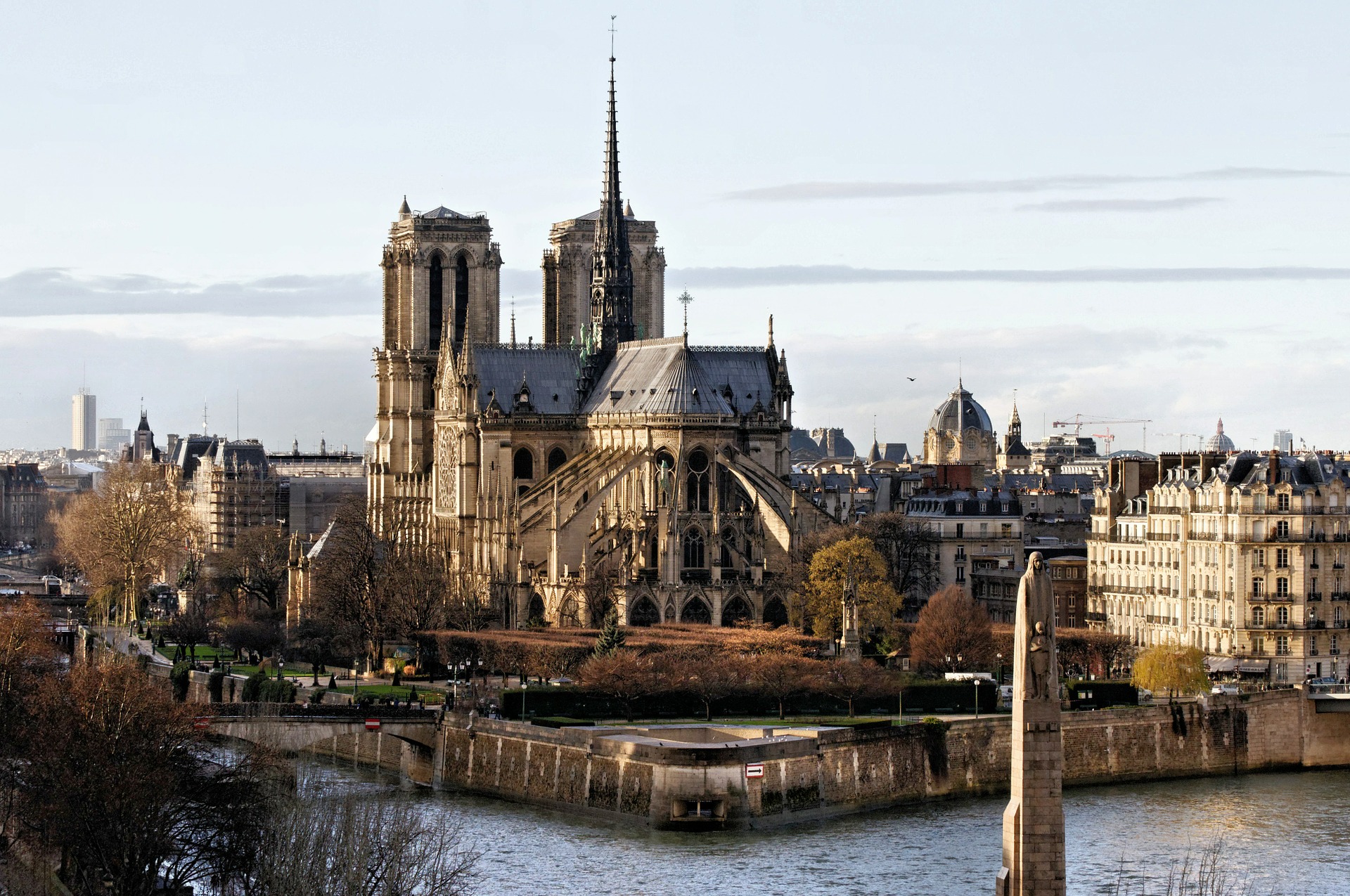 L'Importance de Notre Dame de Paris et Sa Réhabilitation