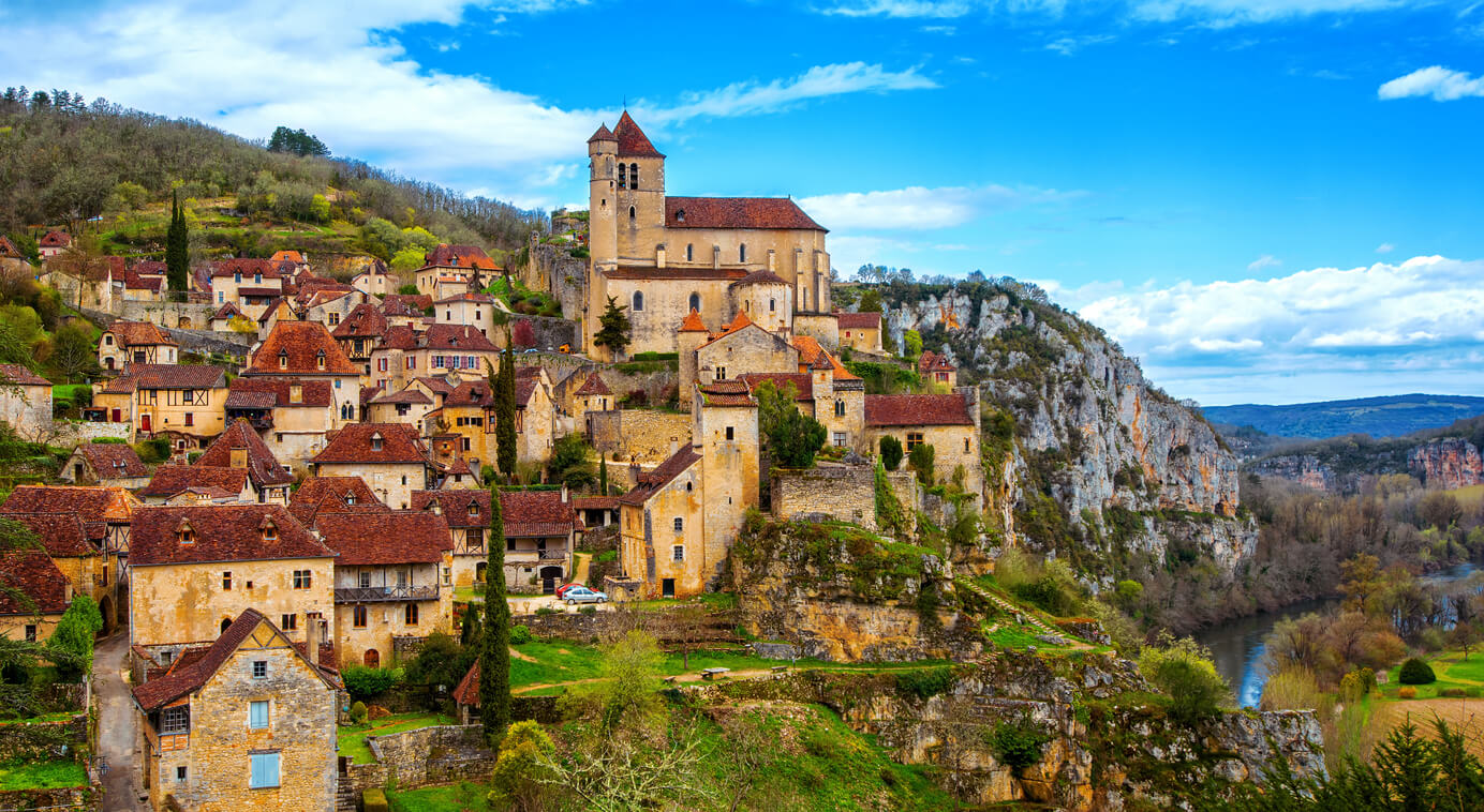 Saint-Cirq-Lapopie : Un Village Médiéval Célèbre Son Patrimoine