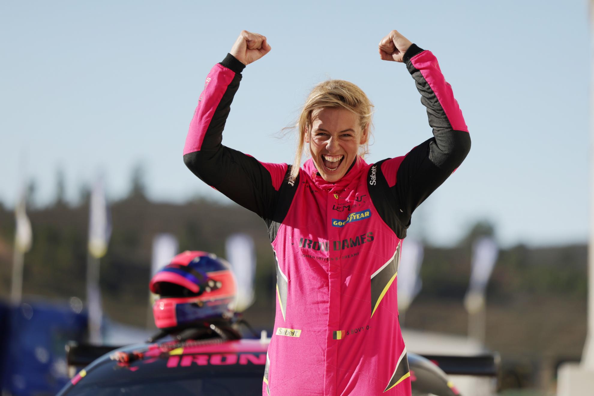 Sarah Bovy : Une Étoile Montante de la Course Automobile