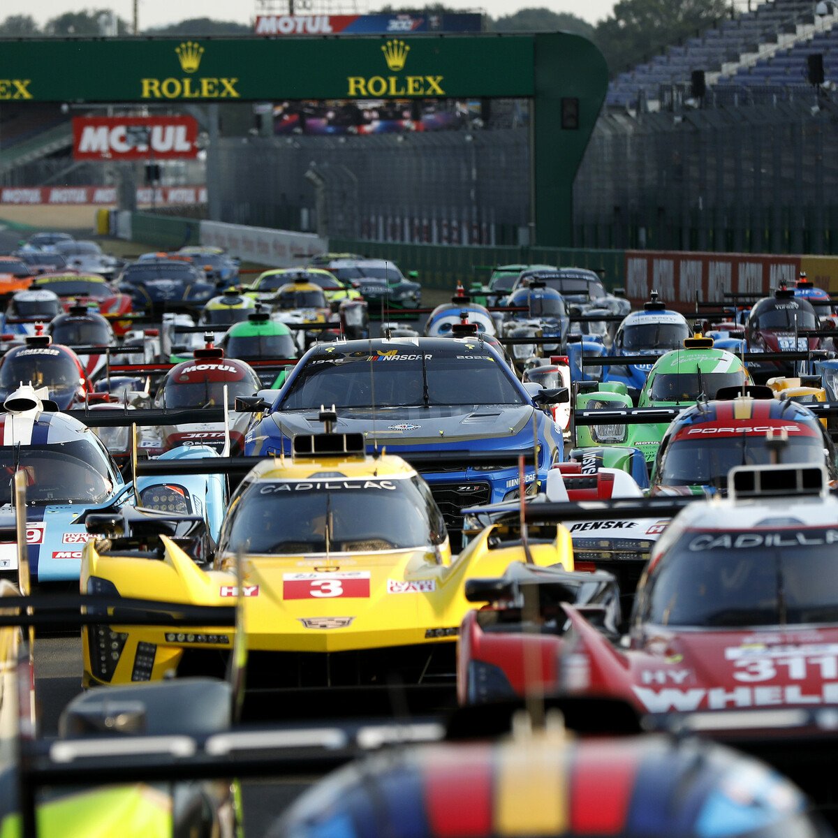 Les 24h du Mans : Une Tradition de Vitesse et d&rsquo;Endurance