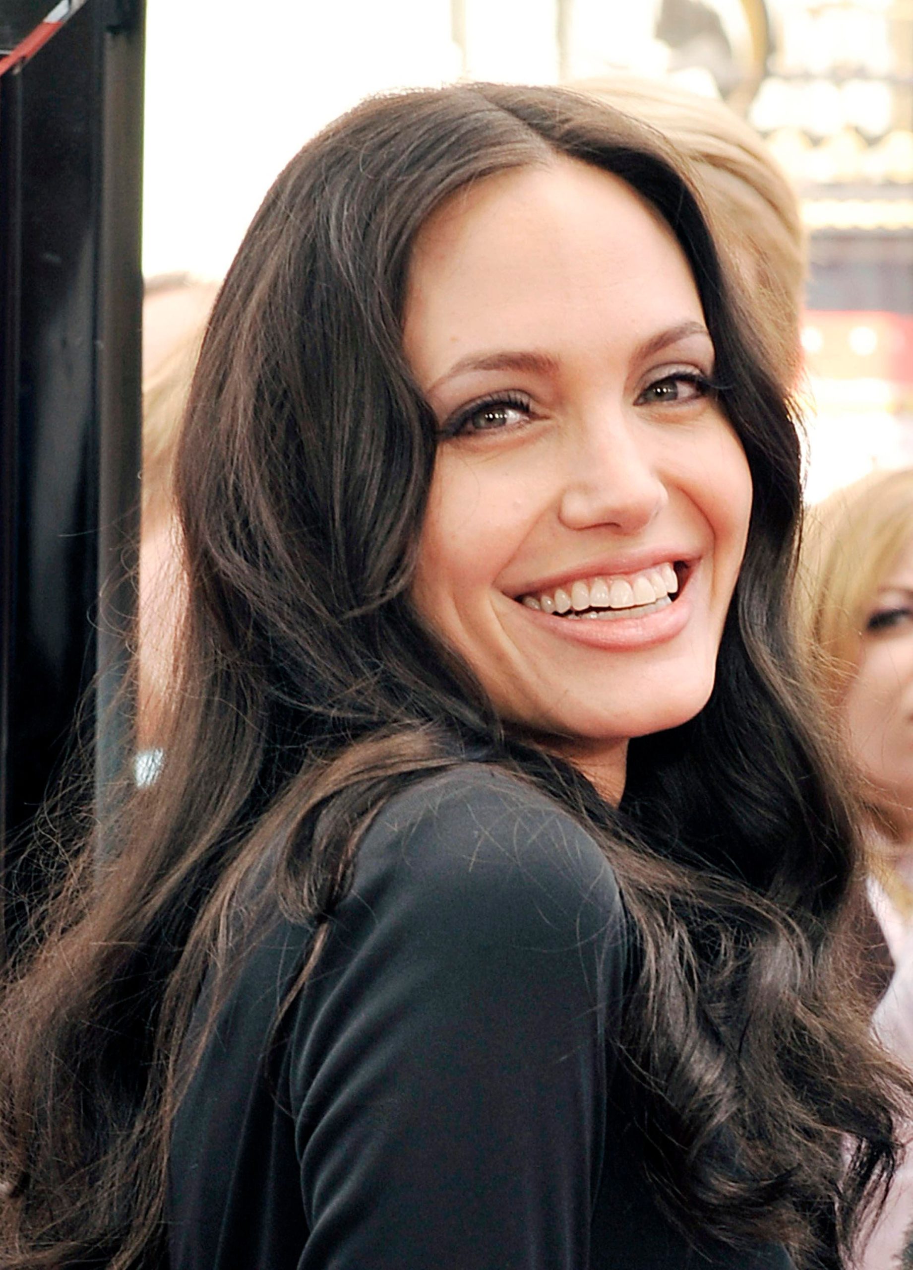 Angelina Jolie : Carrière et Engagement Humanitaire