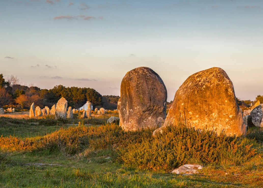 Carnac : Un Voyage à travers les Mégalithes et l&rsquo;Histoire