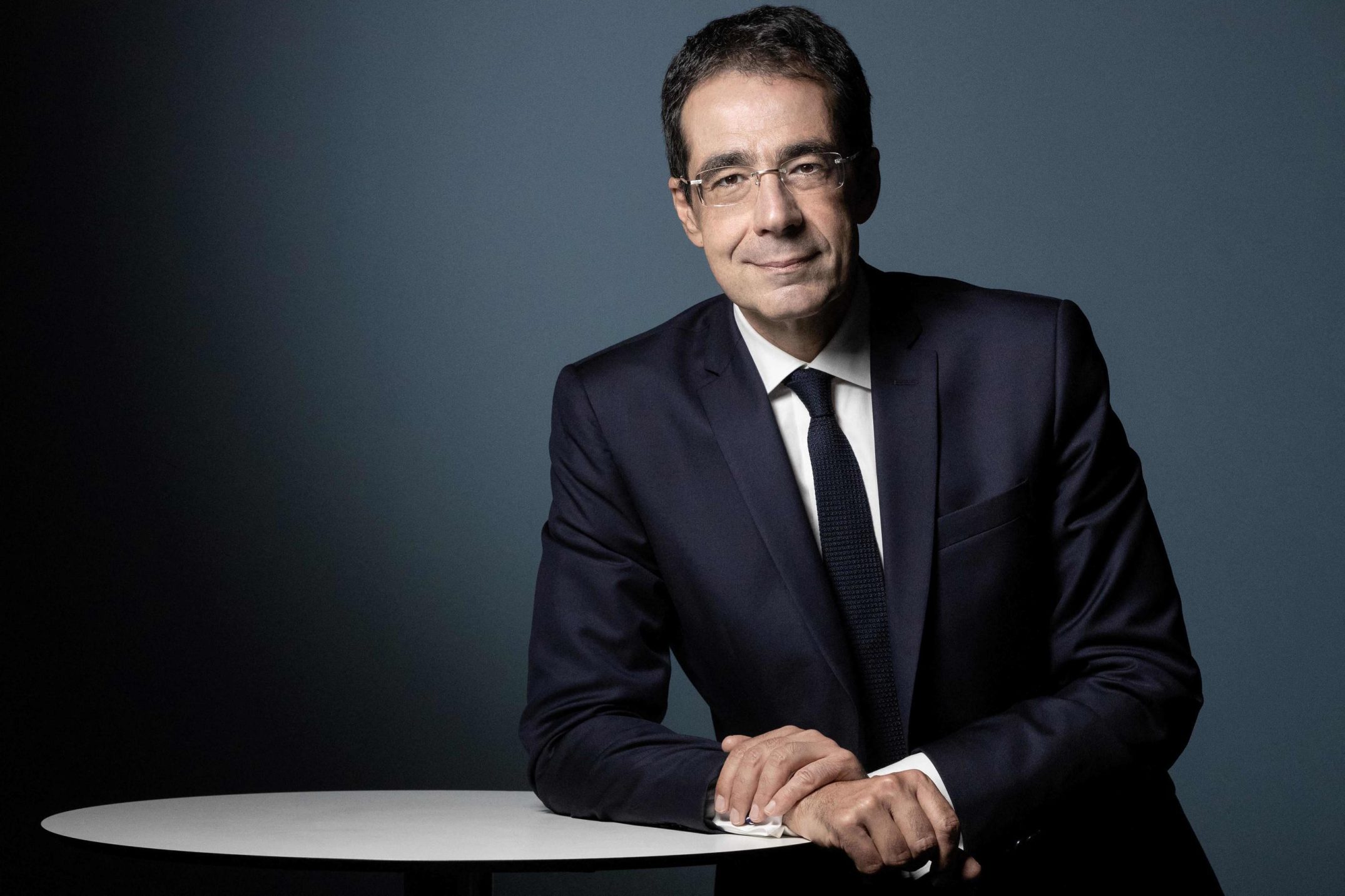 Darius Rochebin : Un leader de l'information en Suisse