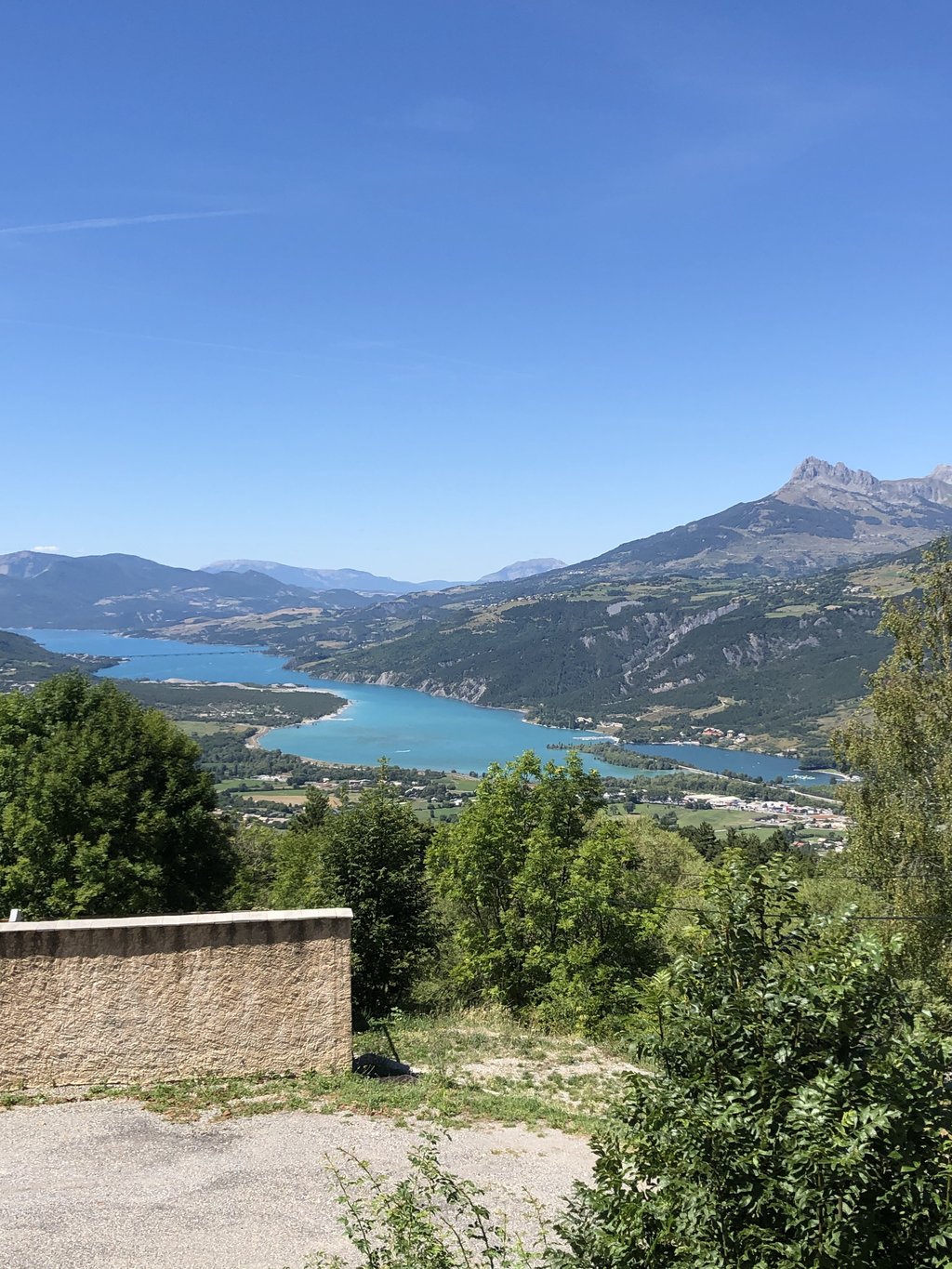 Embrun : à la découverte de ses richesses culturelles et naturelles