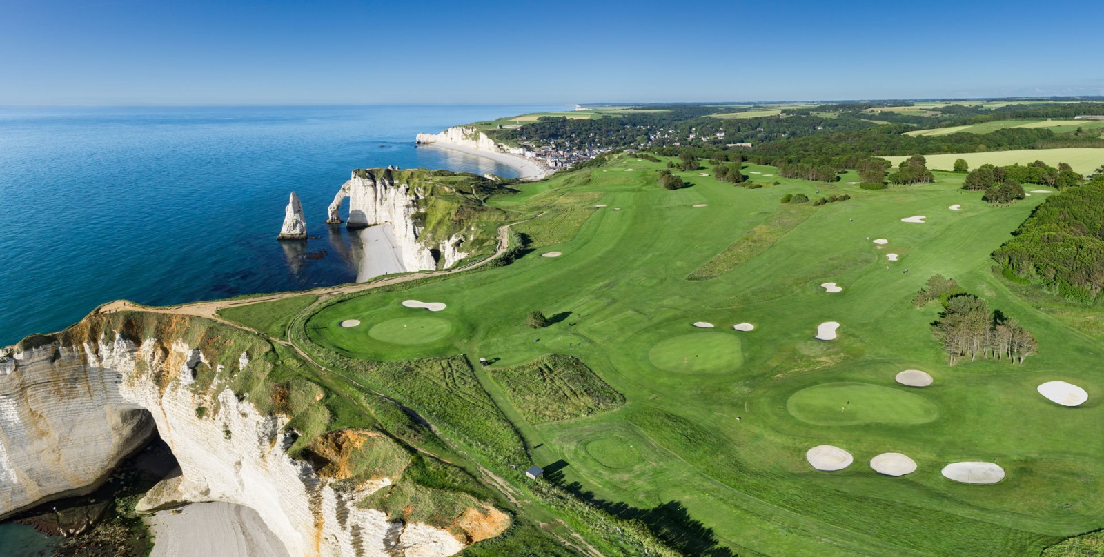 Étretat : Entre Nature et Histoire en Normandie