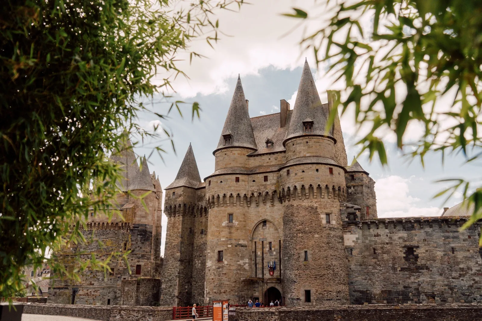 Explorez Fougères : Joyau médiéval de la Bretagne