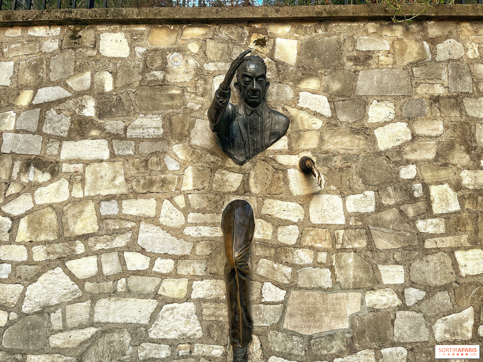 Le phénomène captivant du passe muraille dans nos villes