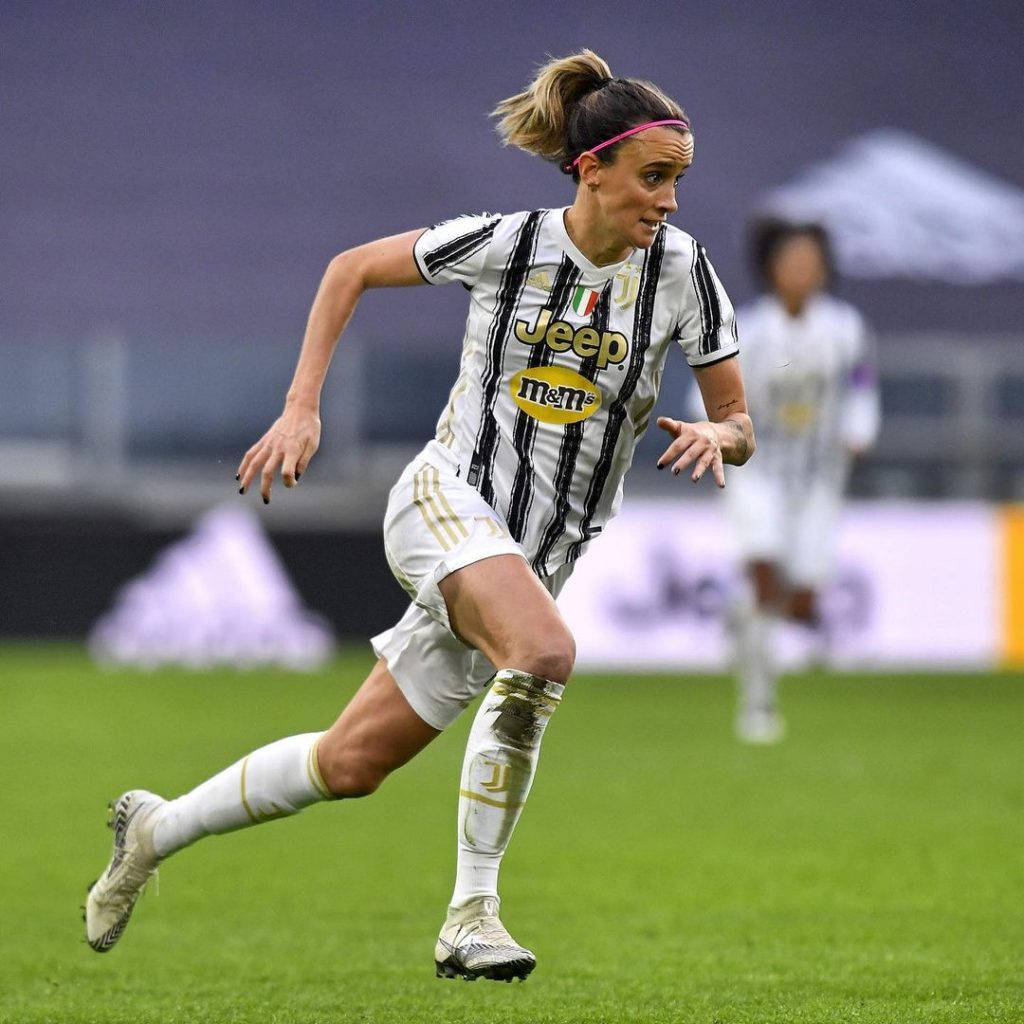 Barbara Bonansea : Une icône du football féminin