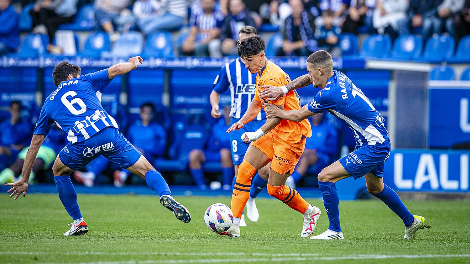 Déportivo Alavés vs Valence : Un duel décisif en Liga