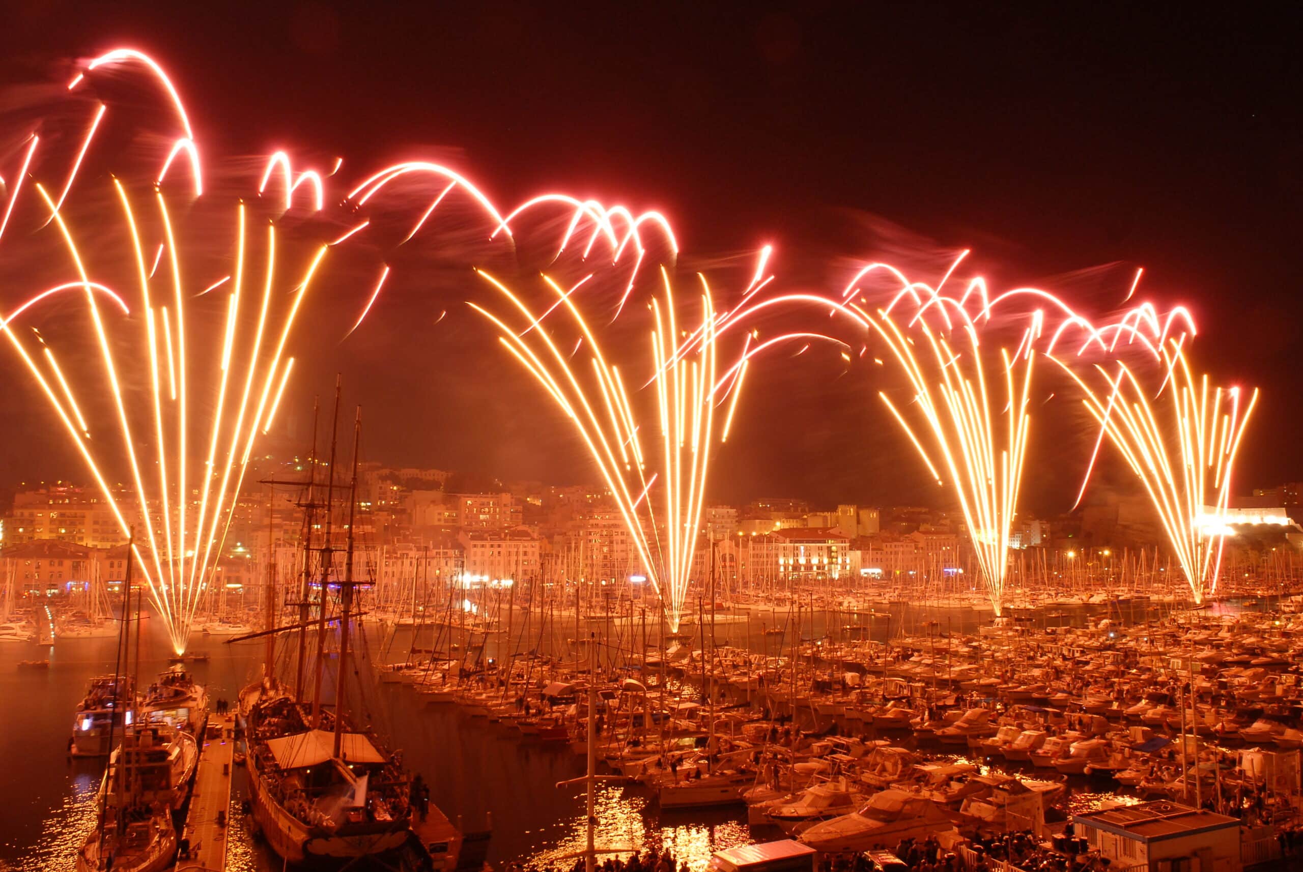 Feu d&rsquo;artifice à Marseille : les spectacles pyrotechniques qui illuminent la cité phocéenne