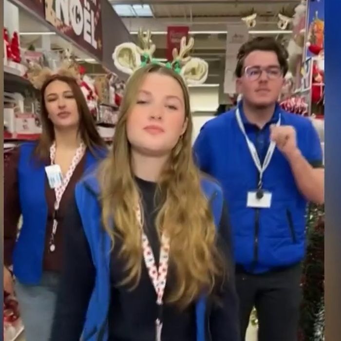 Léonie Carrefour : Quand Une Caissière Devient Une Star des Réseaux Sociaux