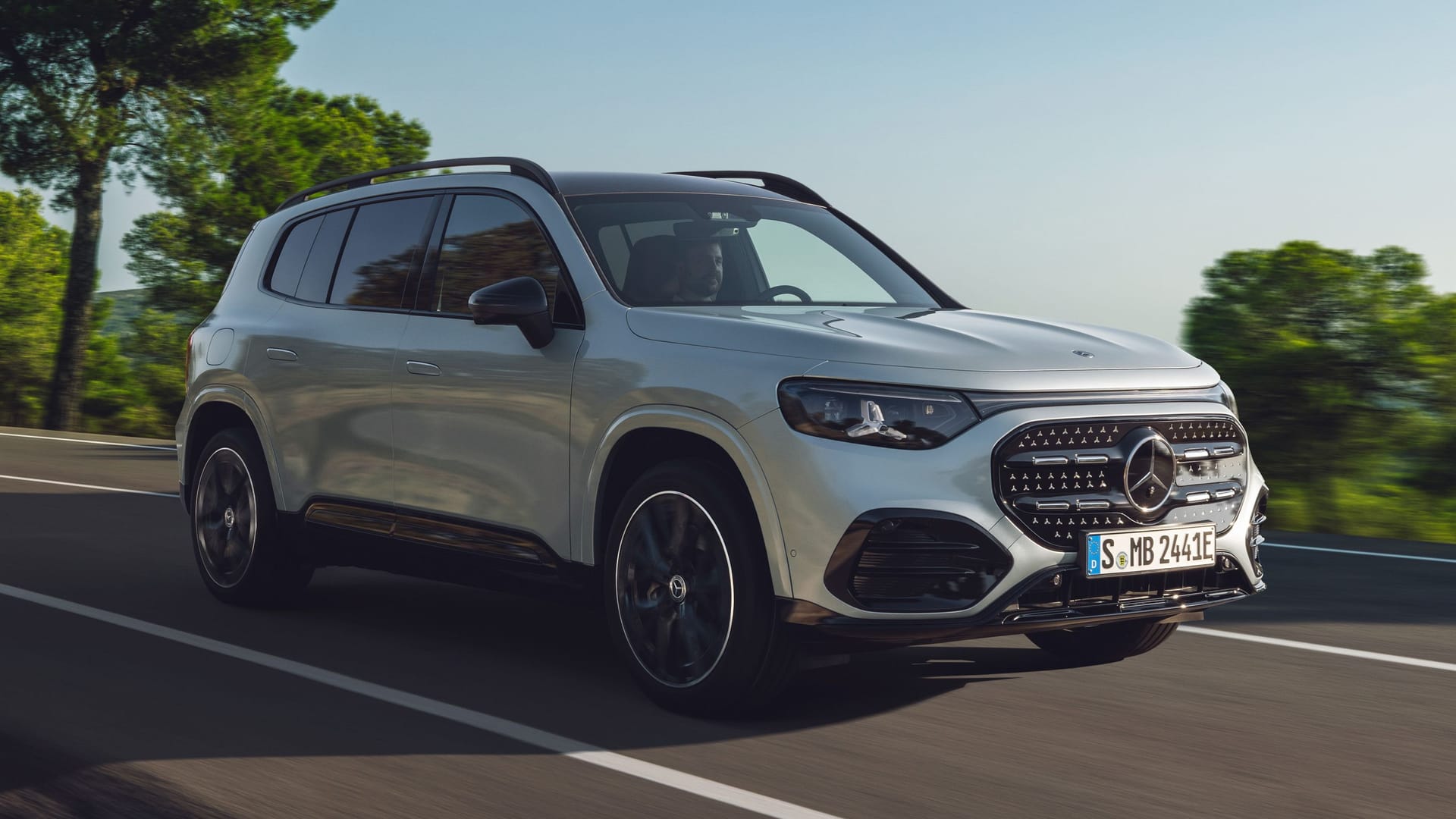 Mercedes GLB 2026 : Le SUV familial se réinvente en version électrique et hybride