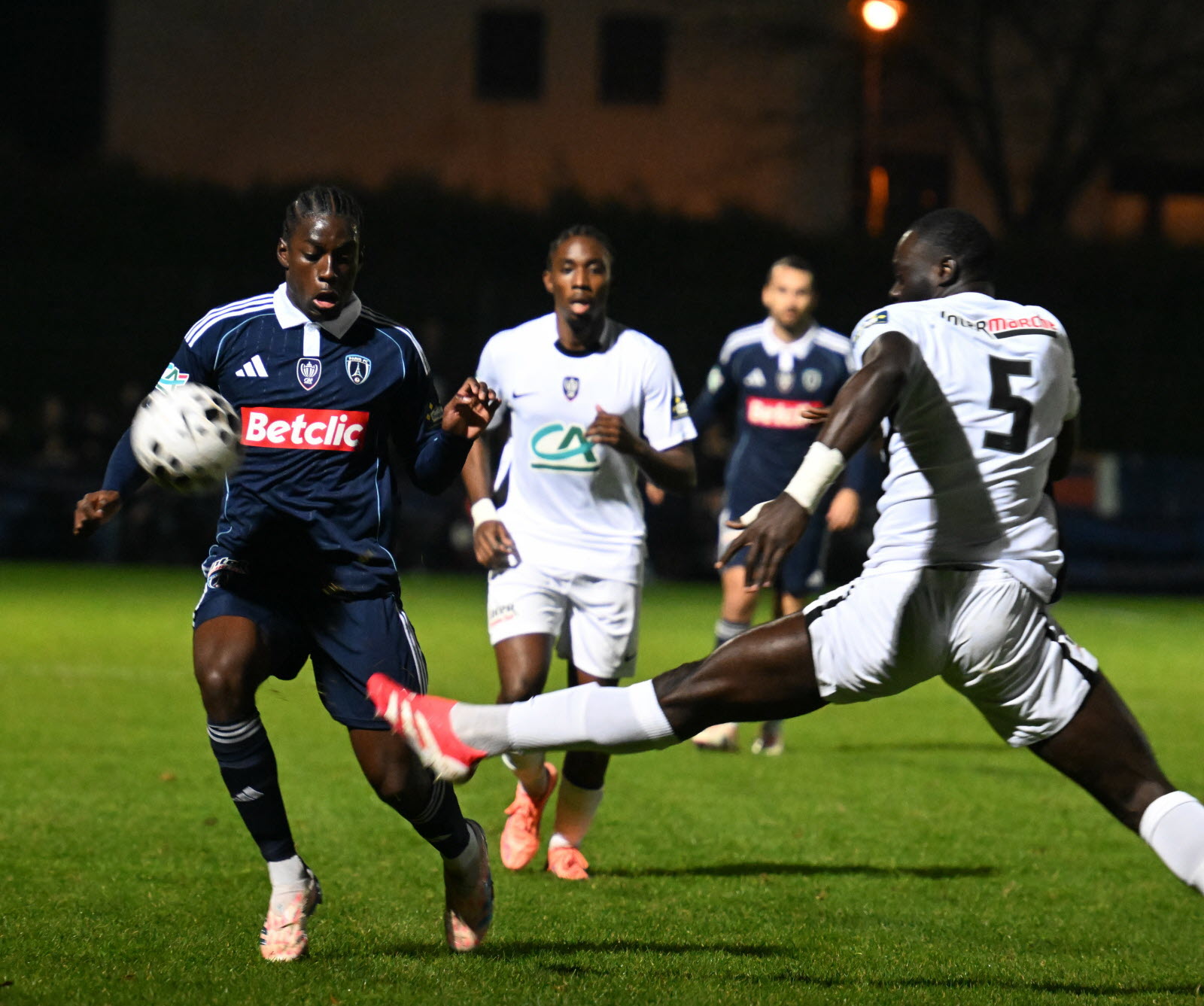 US Raon – Paris FC : Le Petit Poucet des Vosges face à l'ogre parisien