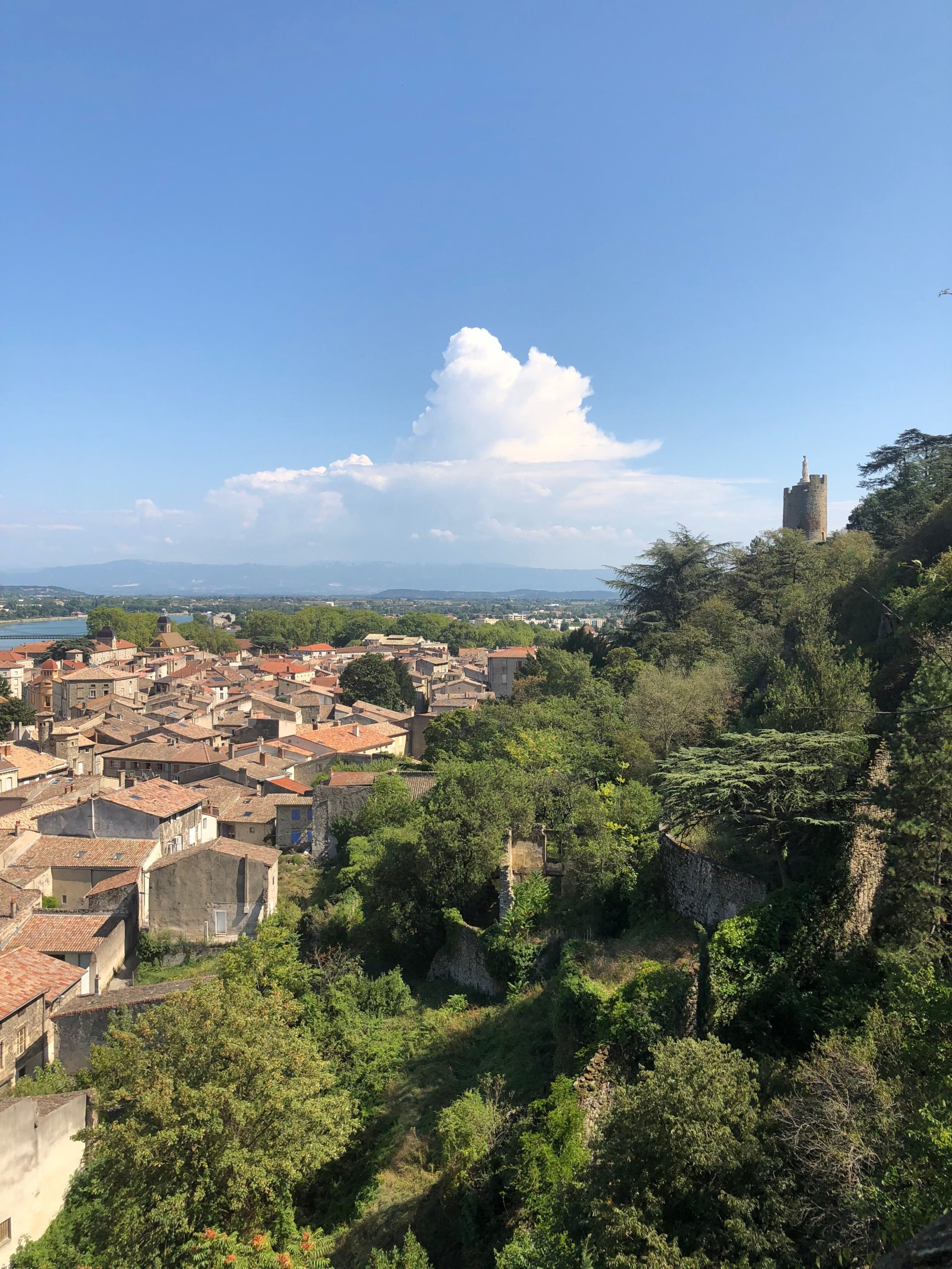 Colombier-le-Vieux : entre patrimoine rural et perspectives de développement
