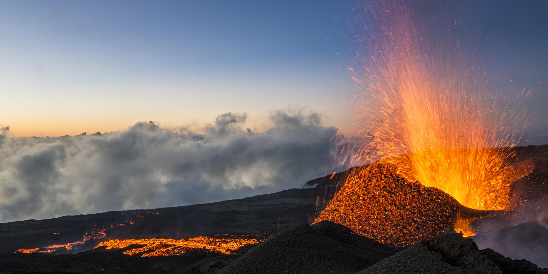 Le Piton de la Fournaise : vigilance, risques et retombées