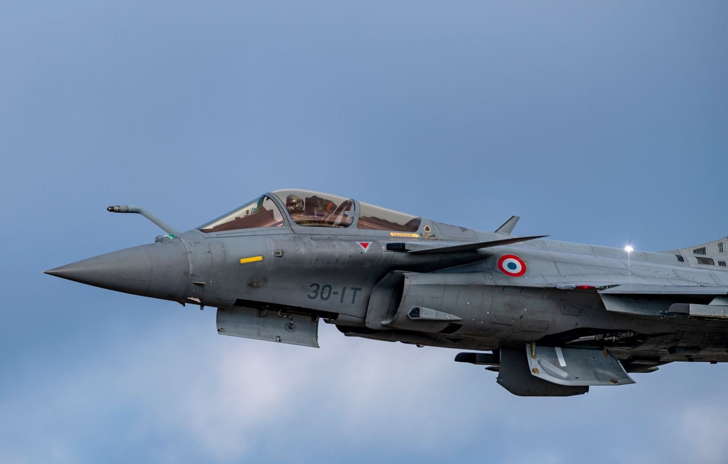 Rafale et ligne électrique : effets, risques et mesures de prévention