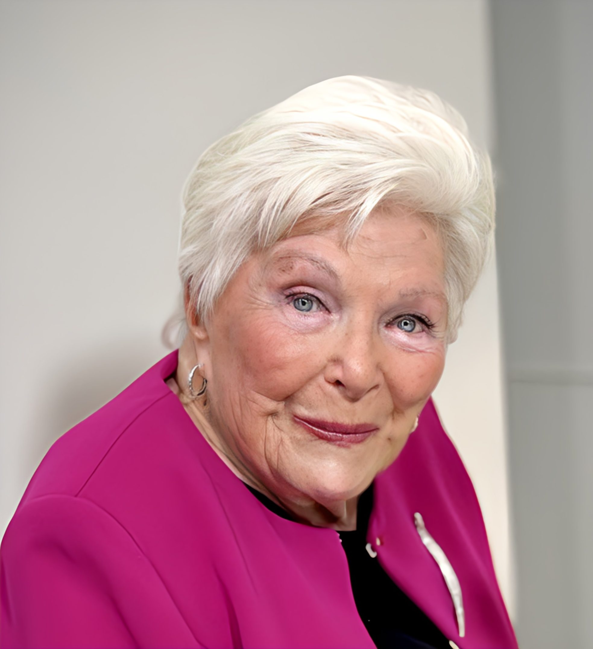 Line Renaud, figure de la chanson et du théâtre français