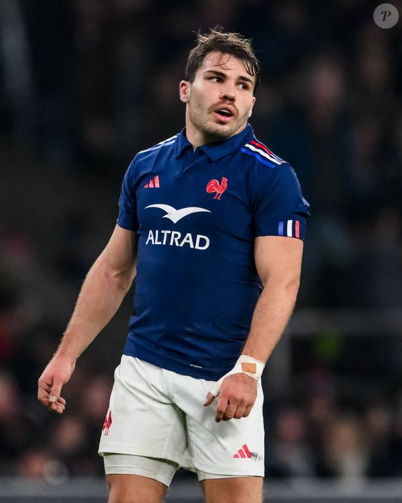 Antoine Dupont : influence et rôle dans le rugby français