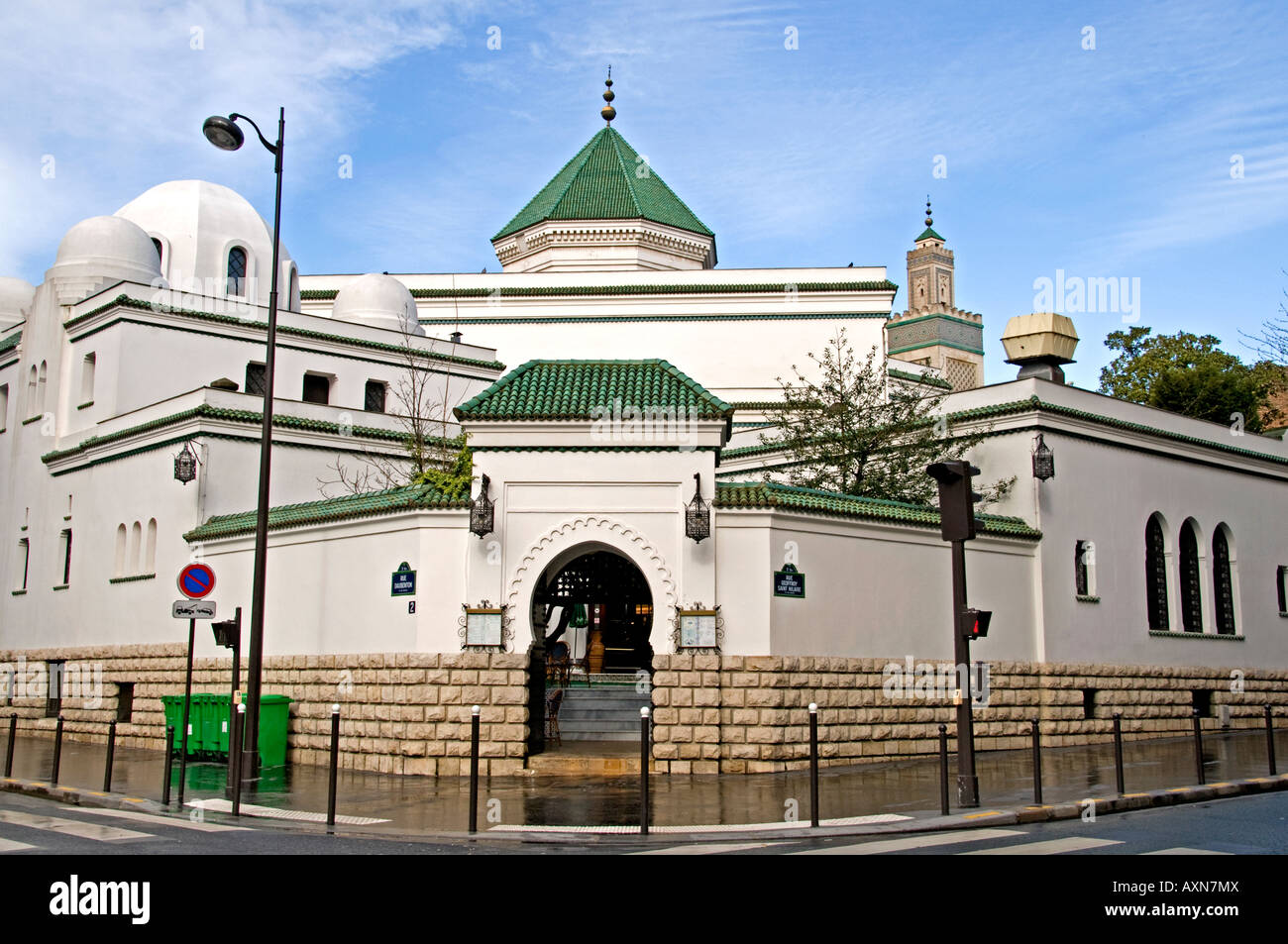 La mosquée de Paris : histoire, architecture et rôle dans la société